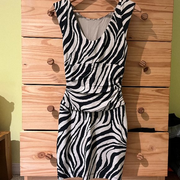 B44 DRESS - Picture 2 of 3